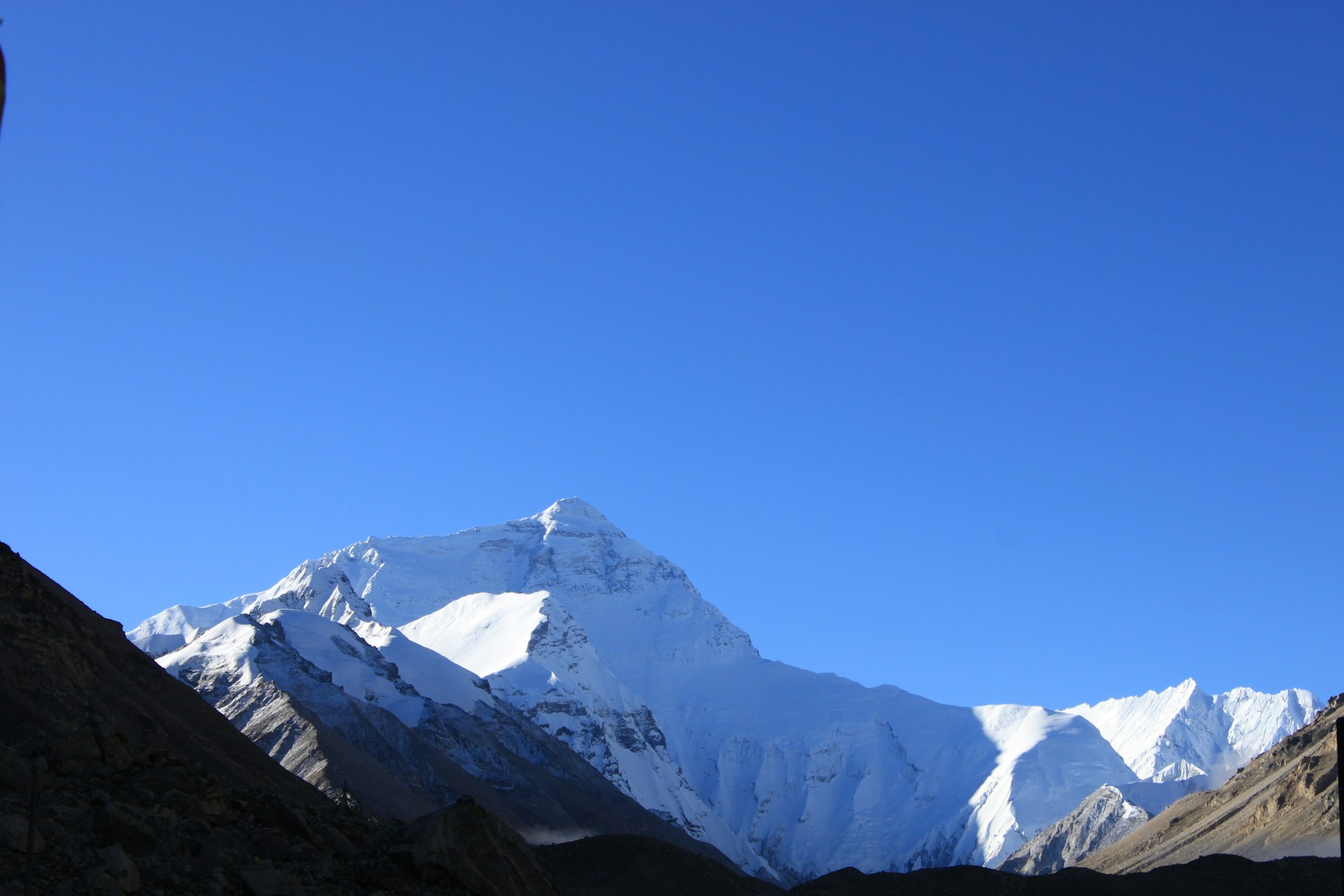 Everest mountain with blue sky